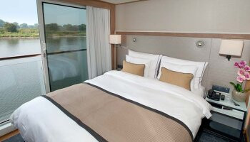 1548638289.914_c636_Viking River Cruises - Freya - Accommodation - French Balcony - Photo 1.jpg